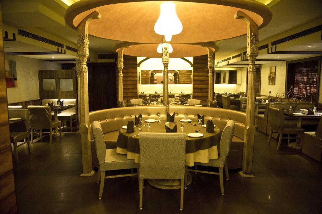 The Rajshahi Palace Hotell Indore Eksteriør bilde